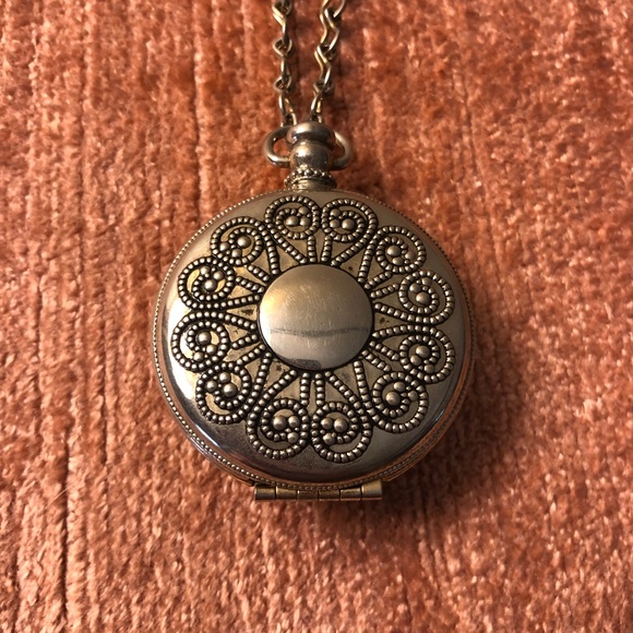 Vintage Avon Locket w/ Amber Jewel - Picture 5 of 8